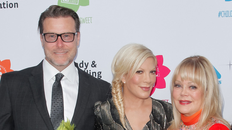 Dean McDermott with Tori and Candy Spelling.