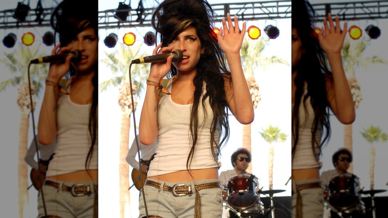 Amy Winehouse singing on stage