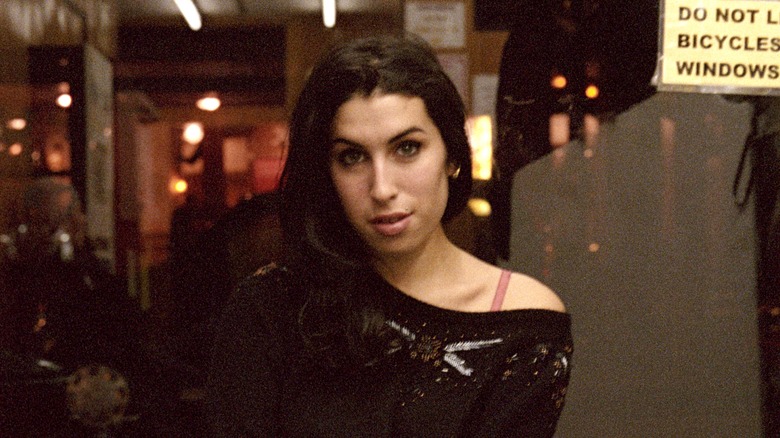 Young Amy Winehouse posing