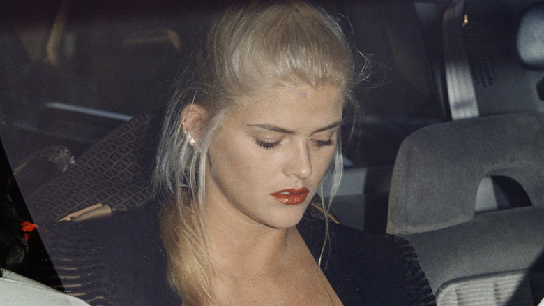 Anna Nicole Smith looking down 