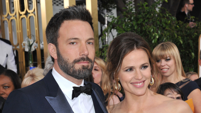 Ben Affleck and Jennifer Garner posing for photos