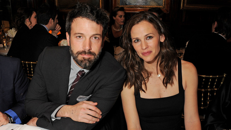 Ben Affleck and Jennifer Garner posing for photos