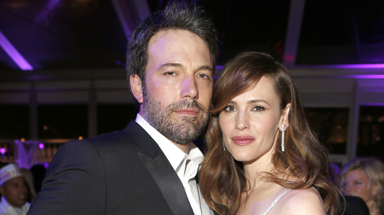 Ben Affleck and Jennifer Garner posing for photos