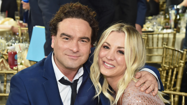 Johnny Galecki and Kaley Cuoco posing together