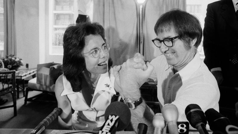 Billie Jean King arm-wrestling Bobby Riggs