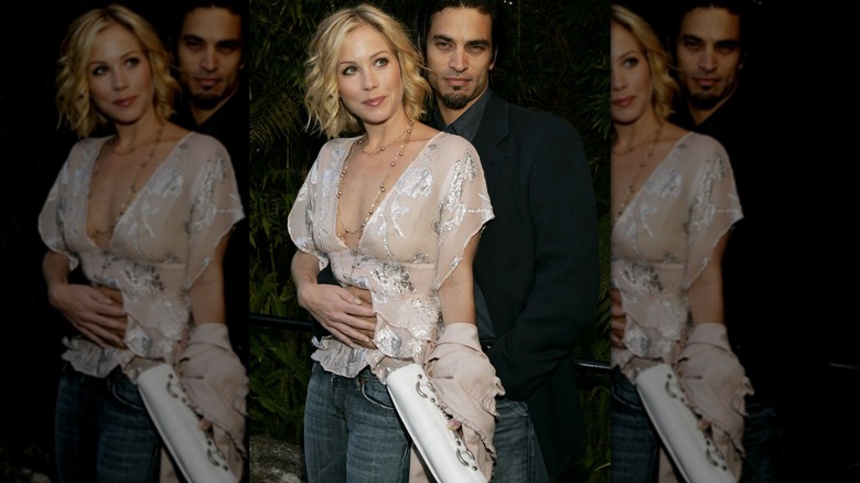 Christina Applegate Jonathan Schaech cuddling 