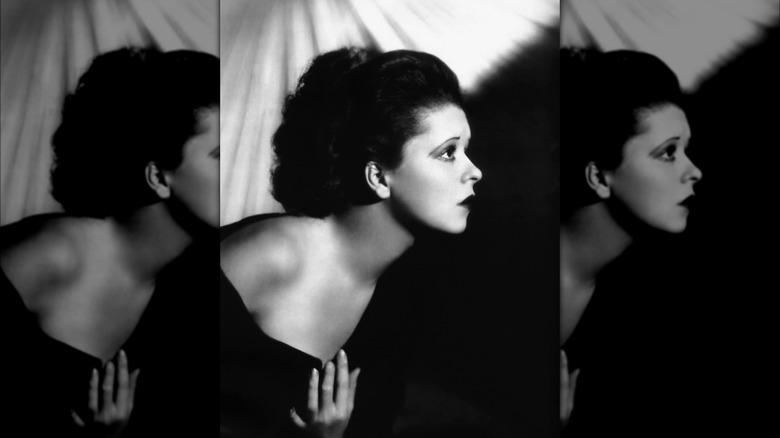 Clara Bow posing in profile 