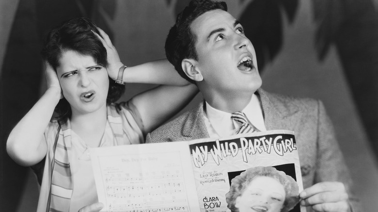 Clara Bow posing with male co-star 