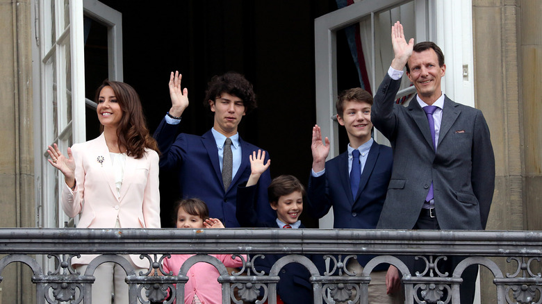 Prince Joachim and his family waving on balcony