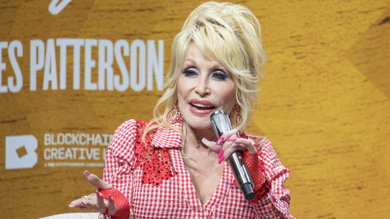 Dolly Parton talking at an event