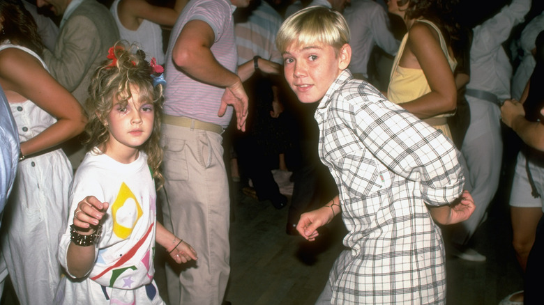 Drew Barrymore dancing as a kid