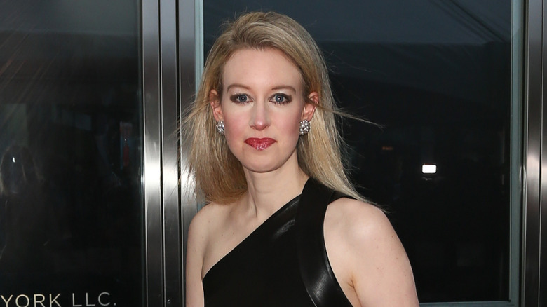 Elizabeth Holmes posing on a 2015 red carpet