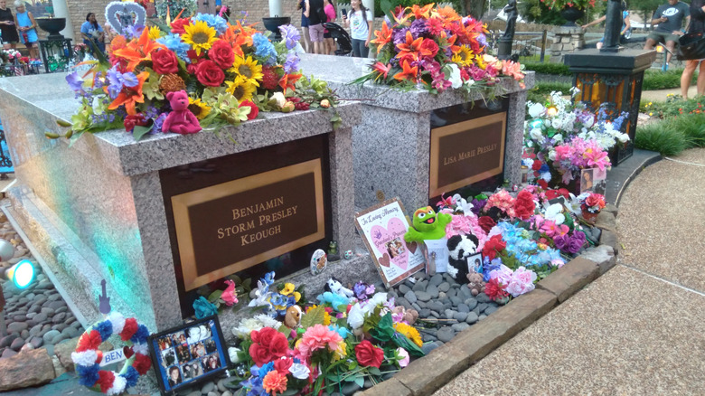 Benjamin Keough's grave next to Lisa Marie Presley's grave