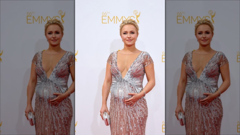 Hayden Panettiere posing while pregnant