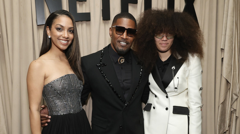 Jamie Foxx posing with his daughters Corinne And Anelise