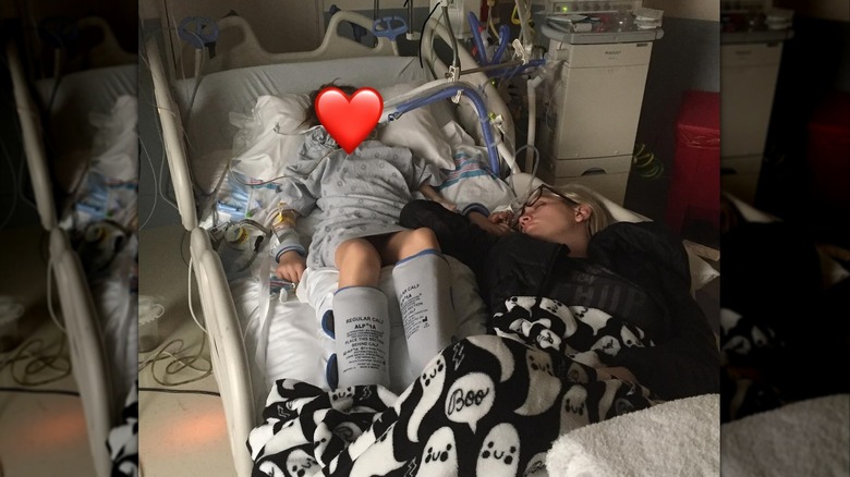 Jamie Lynn Spears laying with daughter Maddie on hospital bed