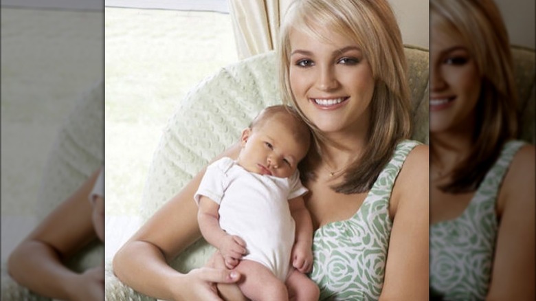 Jamie Lynn Spears holding baby Maddie