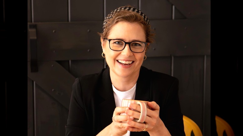 Jenna Fischer holding mug