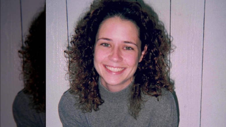 Jenna Fischer smiling when young