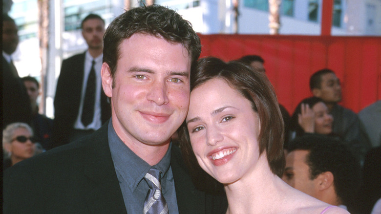 Jennifer Garner leaning on Scott Foley 