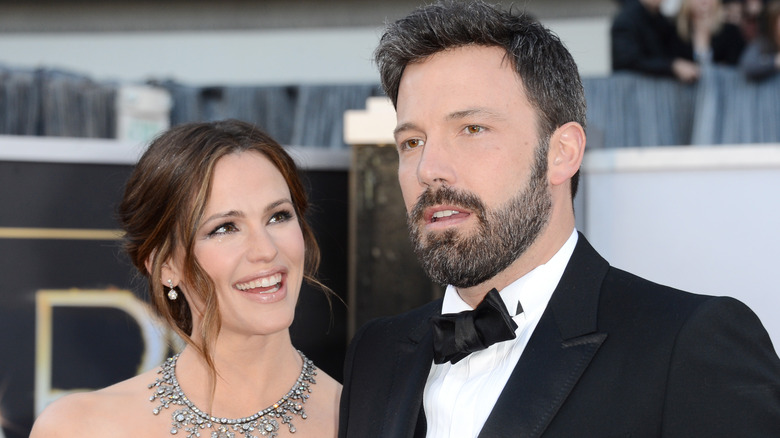 Jennifer Garner looking at Ben Affleck 