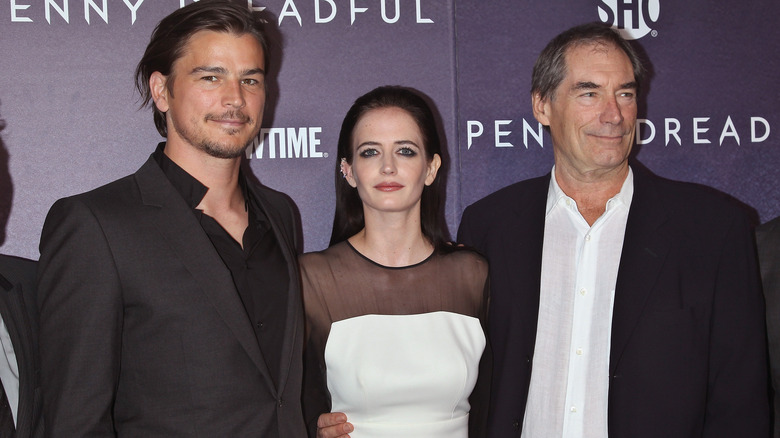 Josh Hartnett, Eva Green, and Timothy Dalton posing