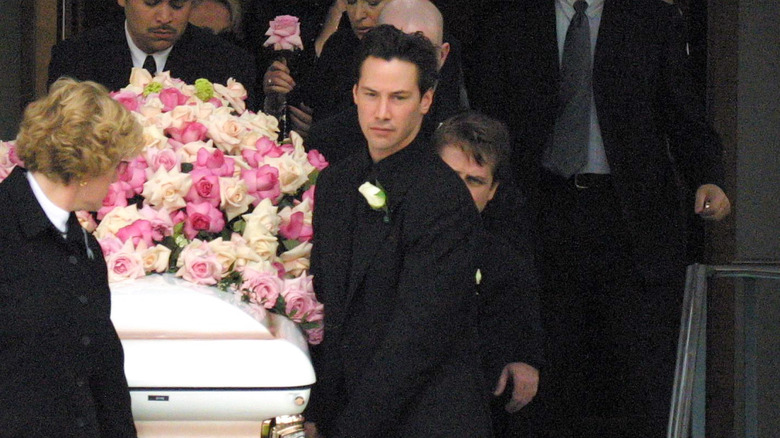 Keanu Reeves as pallbearer at Jennifer Syme's funeral in 2001