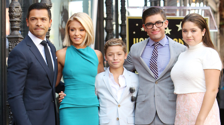 Mark Consuelos and Kelly Ripa with their kids