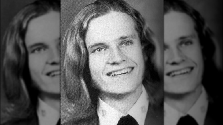 Kelsey Grammer smiling as a young man