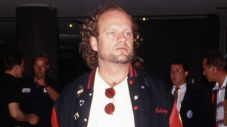 Kelsey Grammer walking in 1993