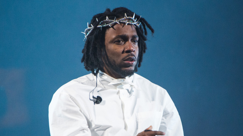 Kendrick Lamar wearing a crown of thorns on stage