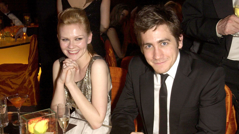 Kirsten Dunst smiling at Jake Gyllenhaal