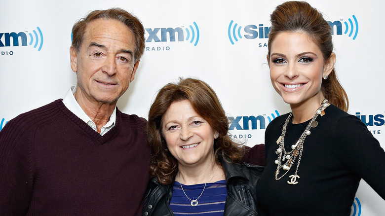 Maria Menounos poses with her parents Costas Menounos and Litsa Menounos at the SiriusXM Studios in New York City (2014)