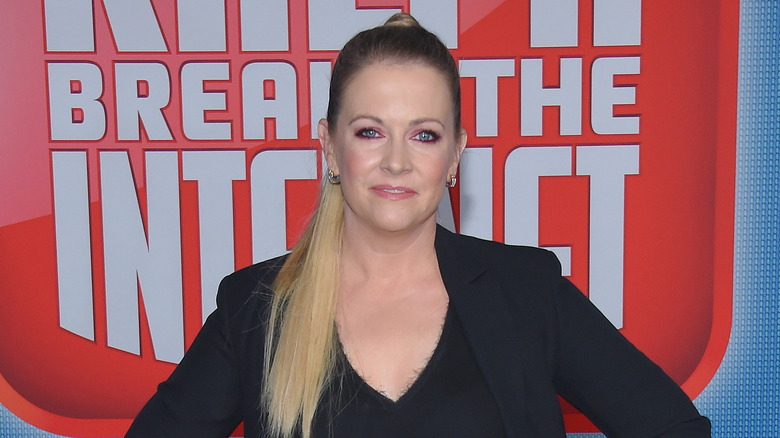 Melissa Joan Hart posing at an event