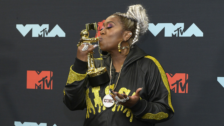 Missy Elliott kissing MTV VMA 