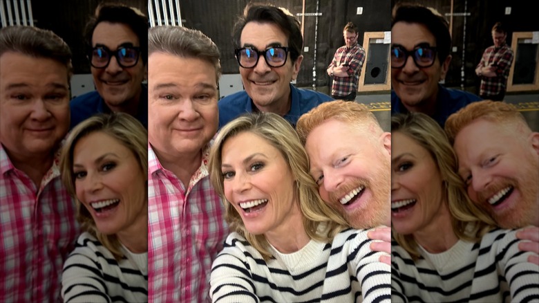 Julie Bowen taking a selfie with her Modern Family co-stars