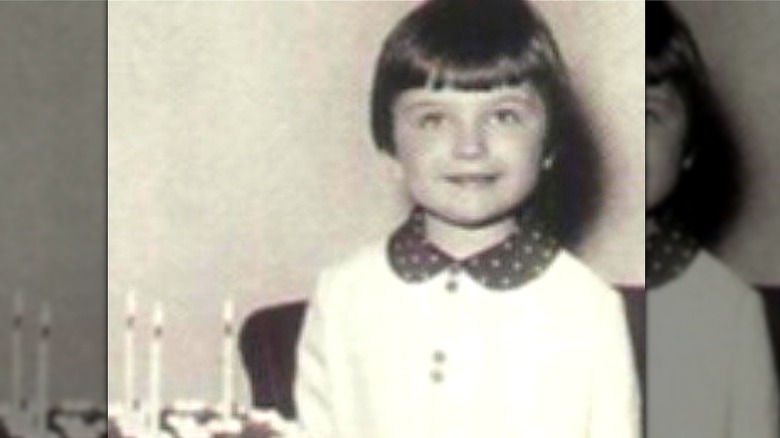 Paulina Porizkova smiling as a kid