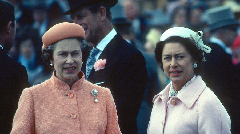 Princess Margaret standing with Queen Elizabeth