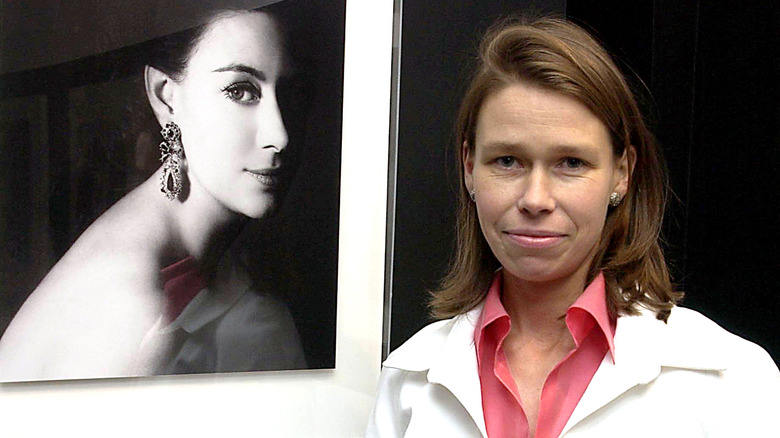 Lady Sarah Chatto next to a photo of Princess Margaret