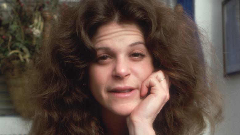 Gilda Radner posing for a portrait