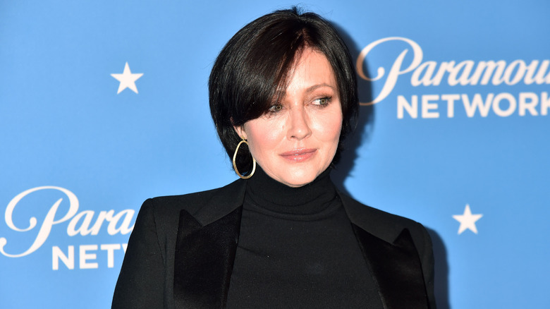 Shannen Doherty looking to the side, 2018