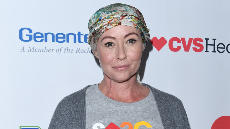 Shannen Doherty posing at cancer event