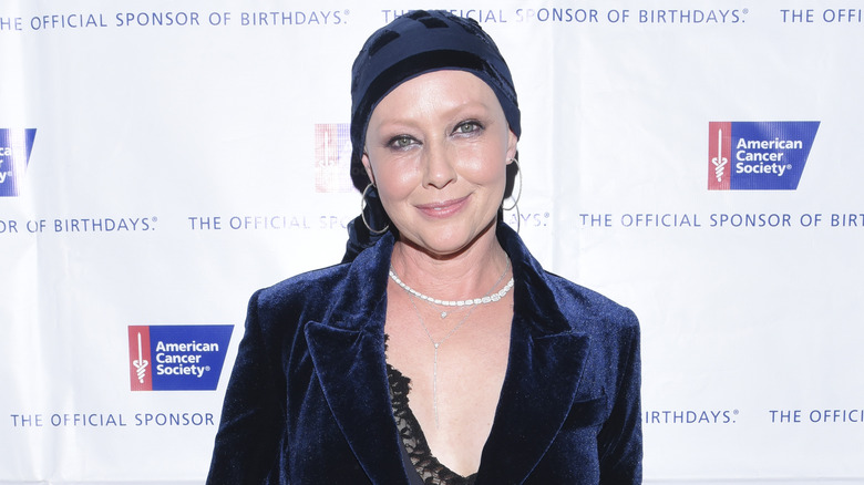 Shannen Doherty posing at a cancer event