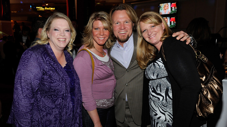 Janelle Brown poses with Meri Brown, Kody Brown and Christine Brown Woolley