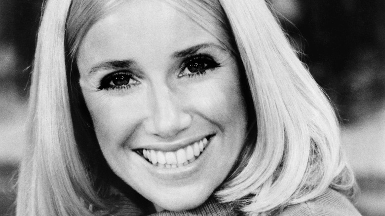 Young Suzanne Somers smiling