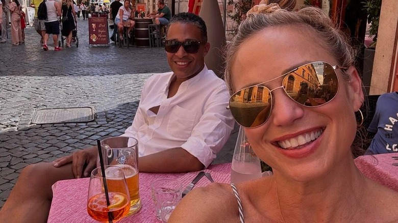 amy robach and tj holmes selfie at dinner