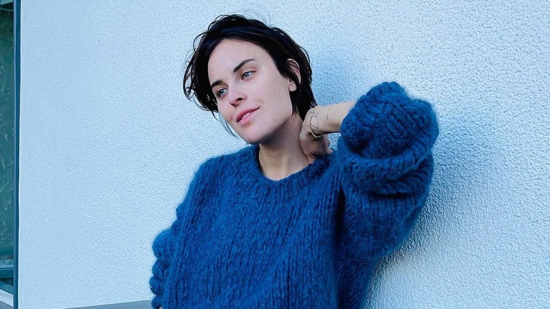 Tallulah Willis in blue sweater