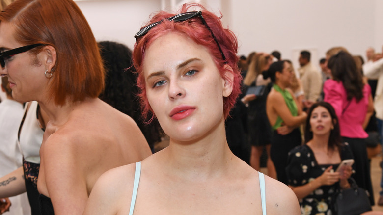 Tallulah Willis with pink hair