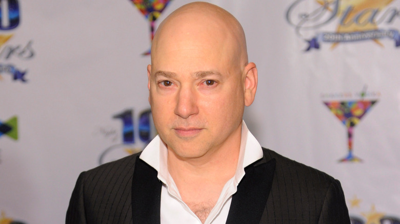 Evan Handler posing 