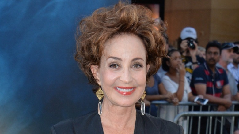 Annie Potts smiling at an event